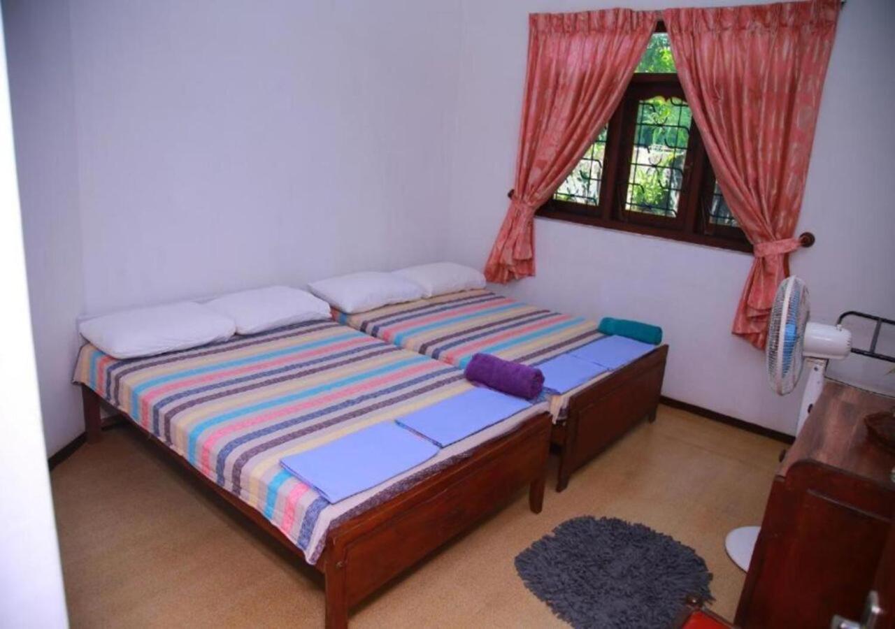 Weerakoon Guest Apartment Hikkaduwa Ngoại thất bức ảnh