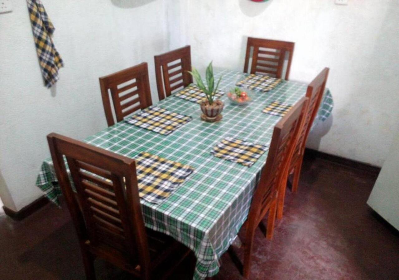 Weerakoon Guest Apartment Hikkaduwa Ngoại thất bức ảnh