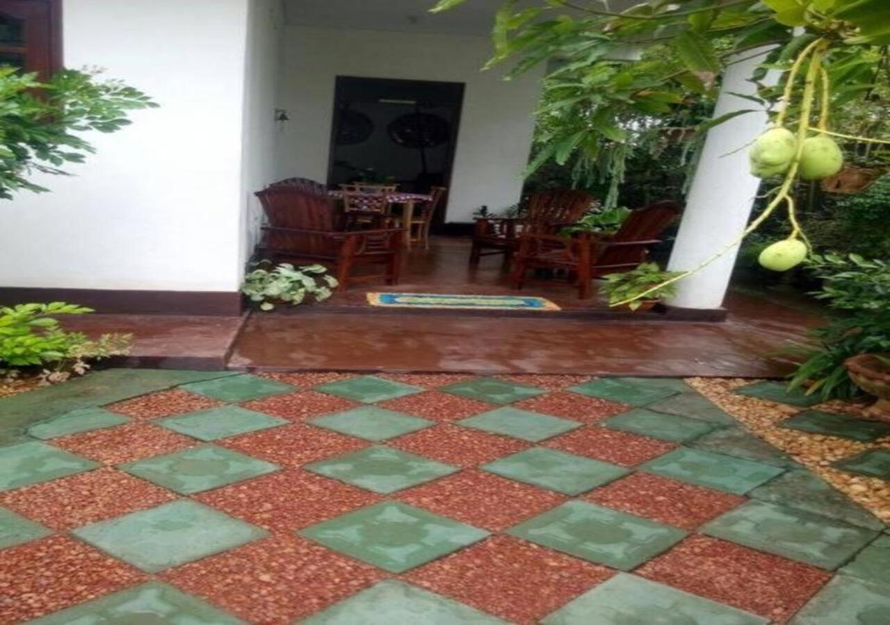 Weerakoon Guest Apartment Hikkaduwa Ngoại thất bức ảnh