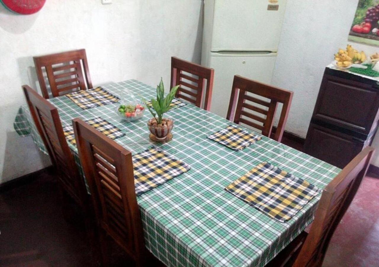 Weerakoon Guest Apartment Hikkaduwa Ngoại thất bức ảnh
