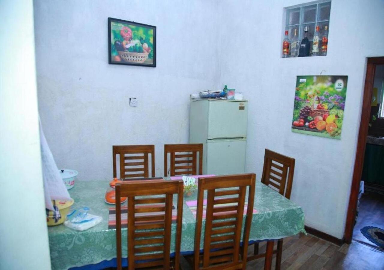 Weerakoon Guest Apartment Hikkaduwa Ngoại thất bức ảnh