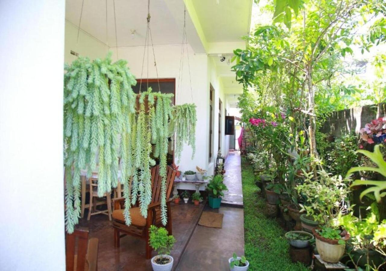 Weerakoon Guest Apartment Hikkaduwa Ngoại thất bức ảnh